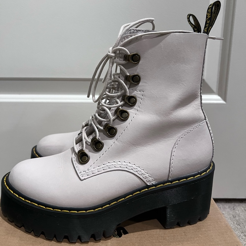 DR.MARTENS LEONA TEMPERLEY BONE